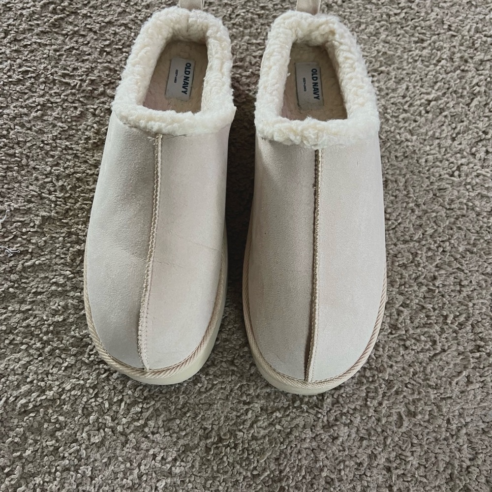 Ollio Women's Tan Fleece-Lined Slippers
